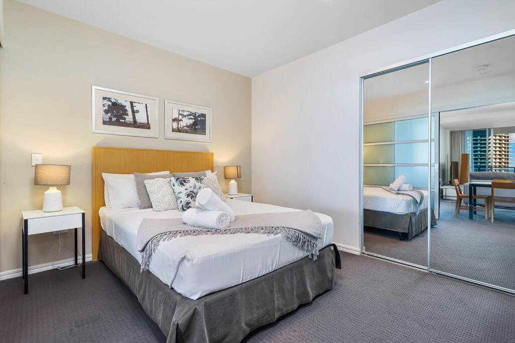 Paradise Living At Hilton With Stunning Ocean View
