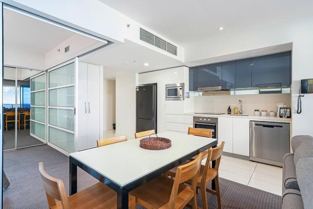 Paradise Living At Hilton With Stunning Ocean View Apartment Gold Coast